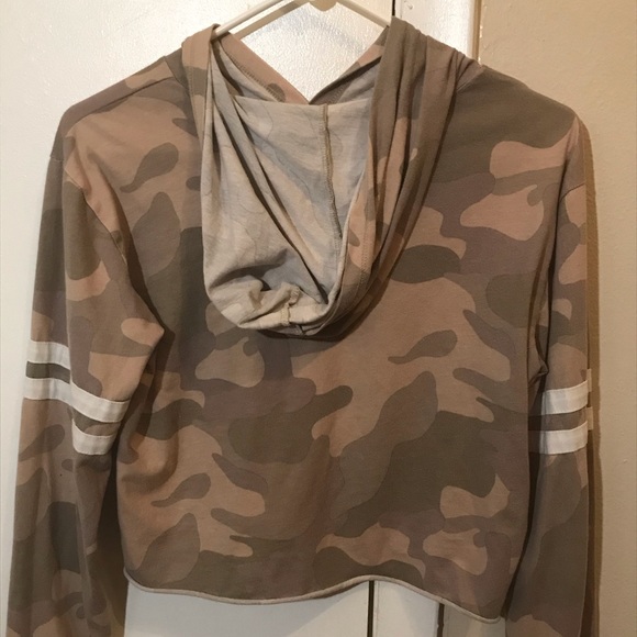 Camo- Hollister crop top - Picture 2 of 2